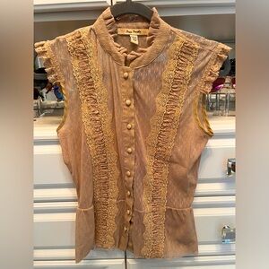 (SOLD!!) Sleeveless, ruffled top